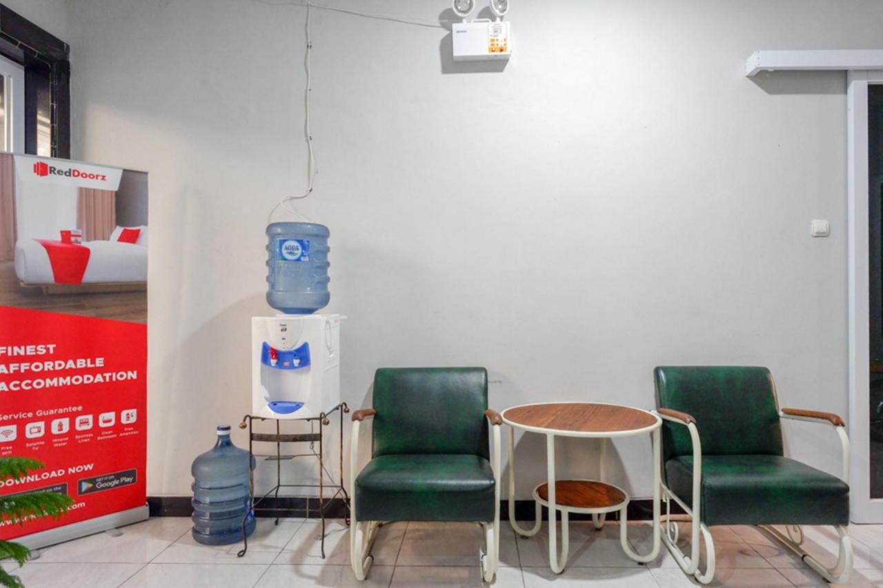 Reddoorz Near Jalan Adi Sucipto Solo Hotel Екстериор снимка