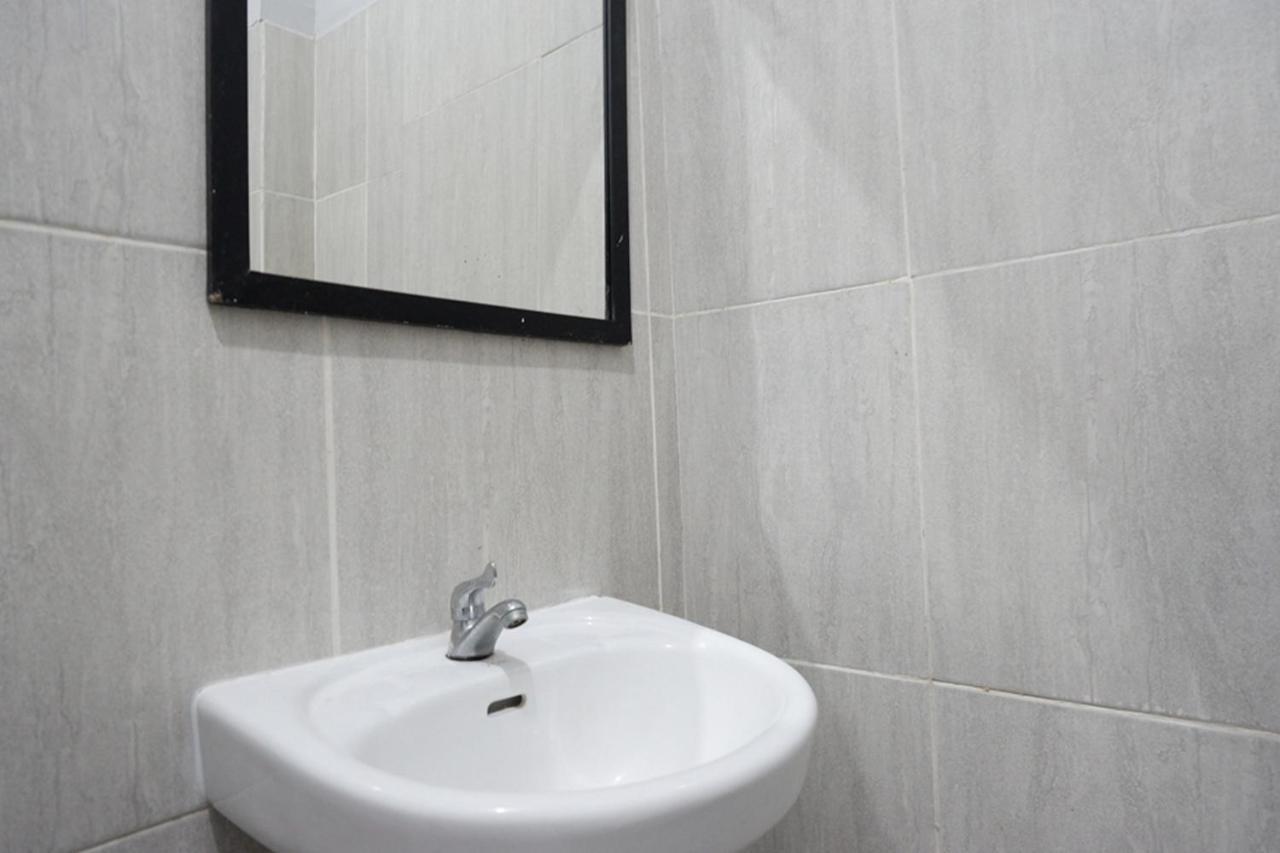Reddoorz Near Jalan Adi Sucipto Solo Hotel Екстериор снимка