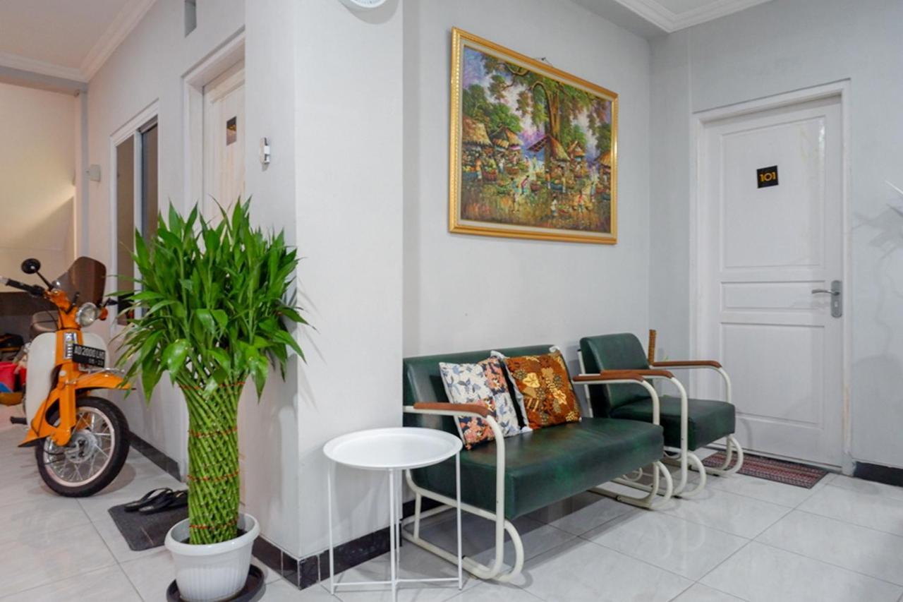 Reddoorz Near Jalan Adi Sucipto Solo Hotel Екстериор снимка