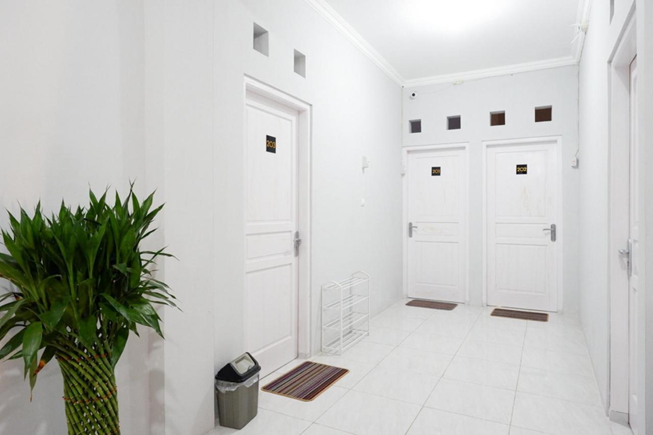 Reddoorz Near Jalan Adi Sucipto Solo Hotel Екстериор снимка